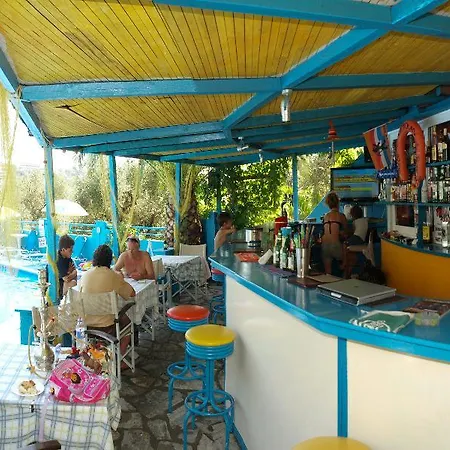 Nicolas And アパートホテル メガリ・アモス