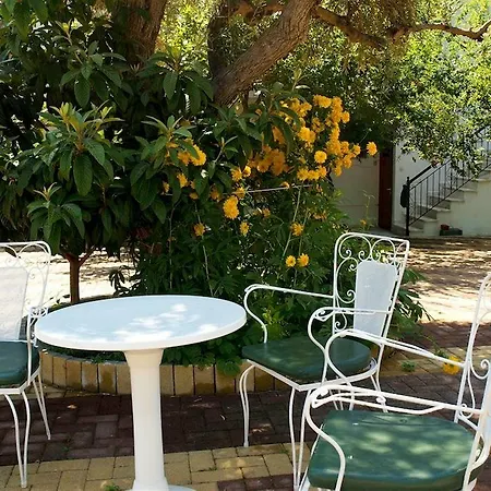 アパートホテル Nicolas And メガリ・アモス