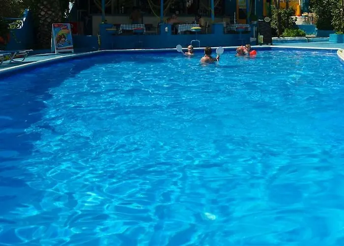 Nicolas And Apartmanhotel Megáli Ámosz