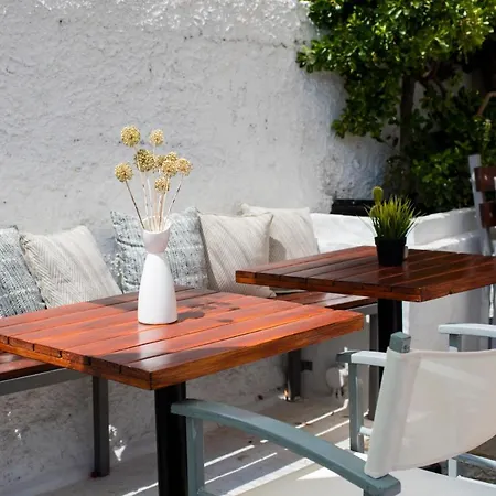 Nicolas And 2* شاطئ ميغالي أموس