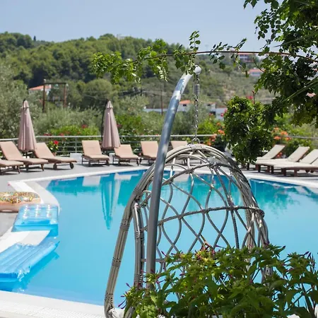 Nicolas And شاطئ ميغالي أموس