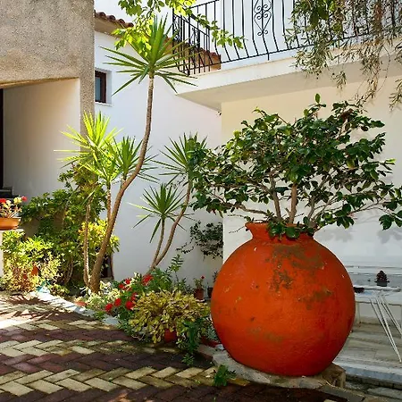 Nicolas And شقة فندقية