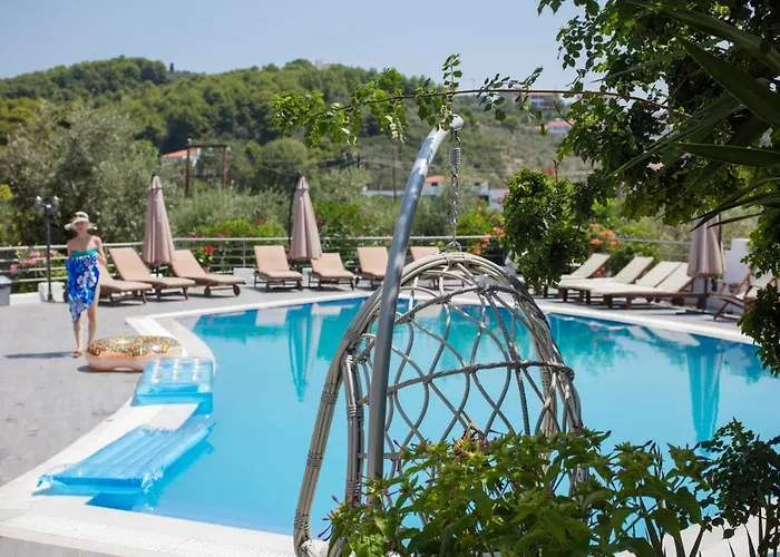 Nicolas And メガリ・アモス