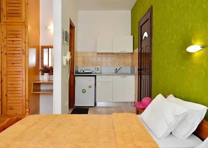 アパートホテル Nicolas And メガリ・アモス