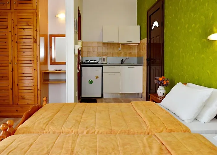 Nicolas And アパートホテル メガリ・アモス