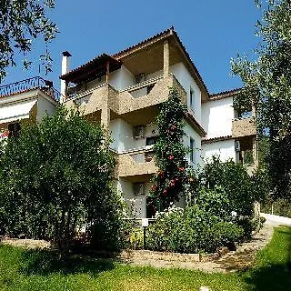 Nicolas And アパートホテル 2*